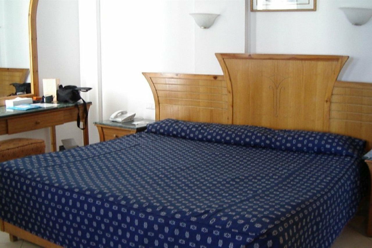 Oasis Marine Hotel Sangho Buitenkant foto